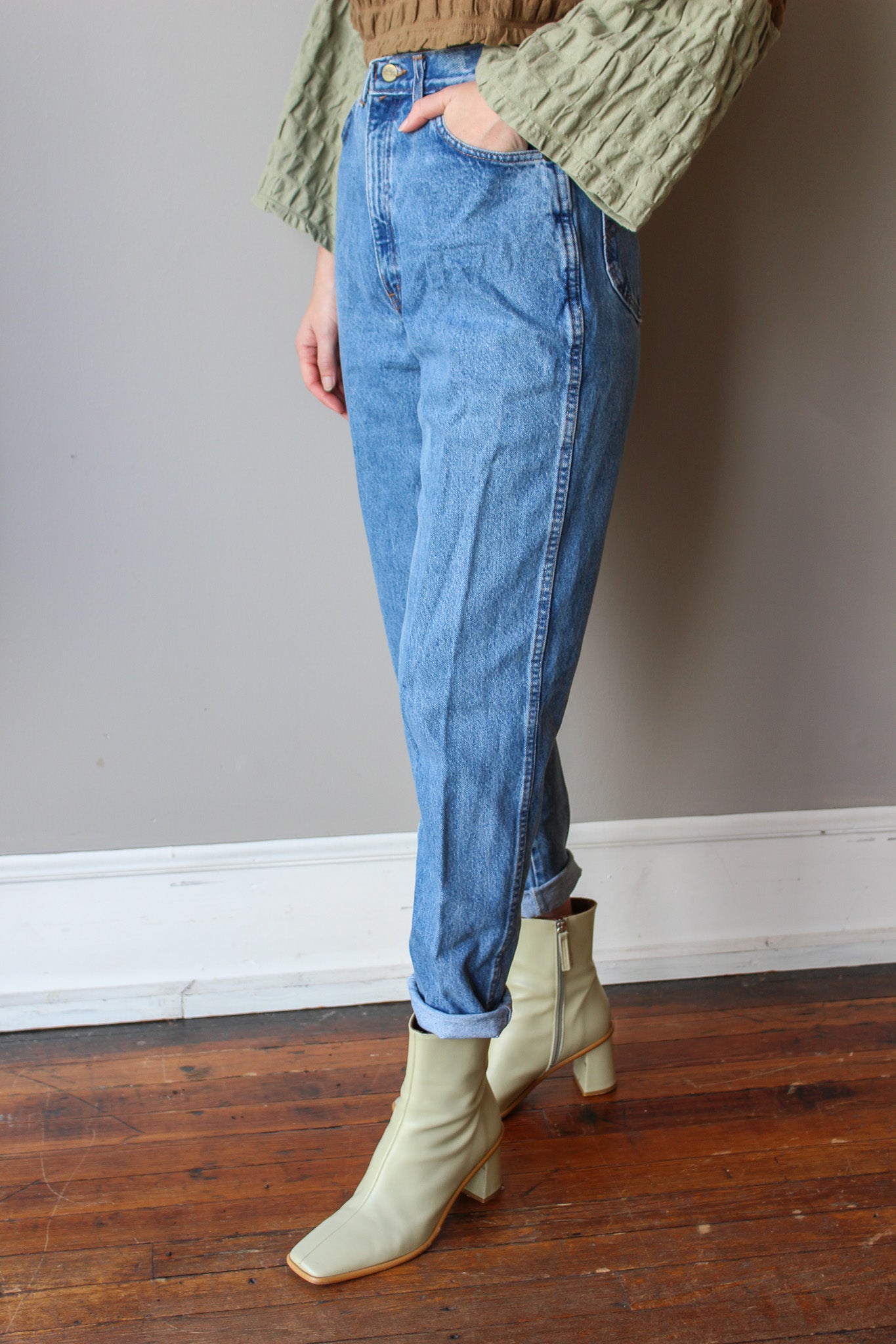 Chic Vintage High Waisted Mom Jeans (Size 12) – The Thrifty Hippy
